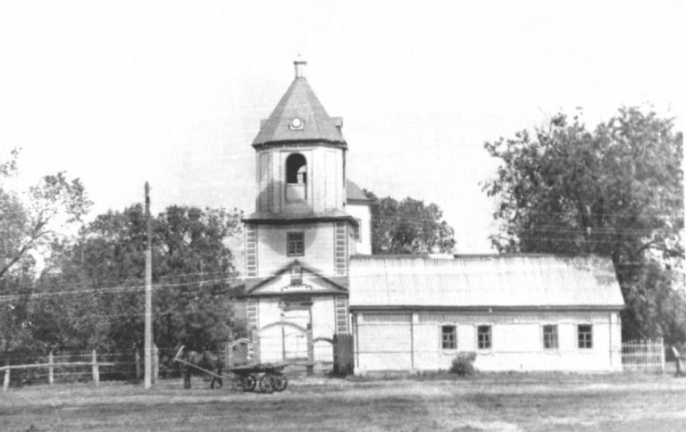 Никольская церковь в селе Лунёвка (Берёзовка-1) Мучкапского района. Построена в 1857 г, сгорела в 1972 г. Фото 1950-1972 гг.