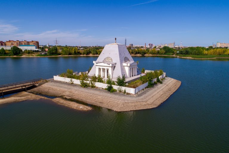 Храм-памятник в честь Нерукотворенного Образа Спасителя, православный храм-памятник в Казани