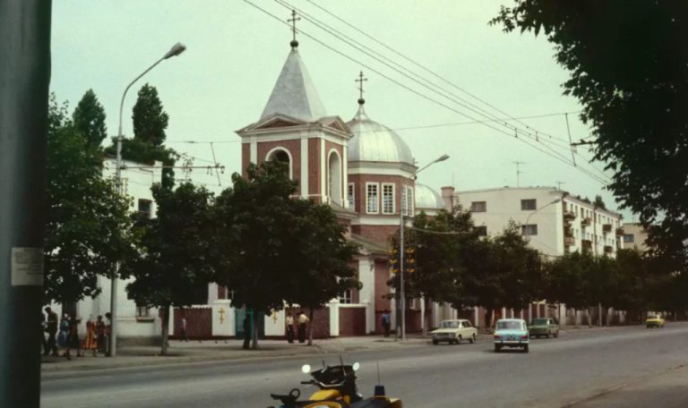 Грозный. Вид на храм архангела Михаила 1983г.