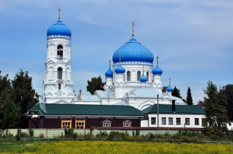 Успенский храм Бийска