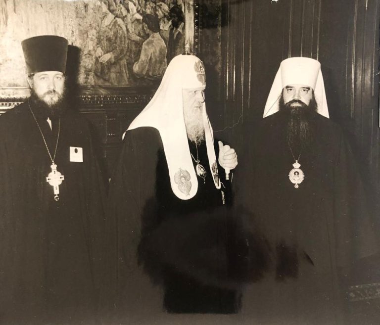Фото с патриархом Пименом и митрополитом Филаретом Вахромеевым