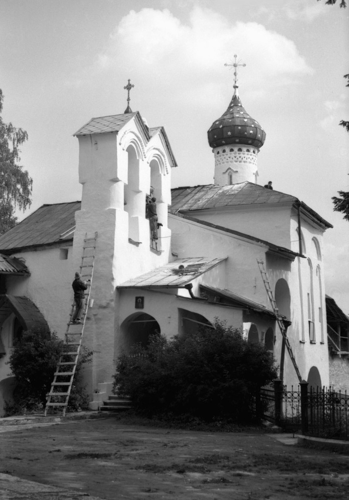 Никольская церковь Псково-Печерского монастыря. Фото 1969г.