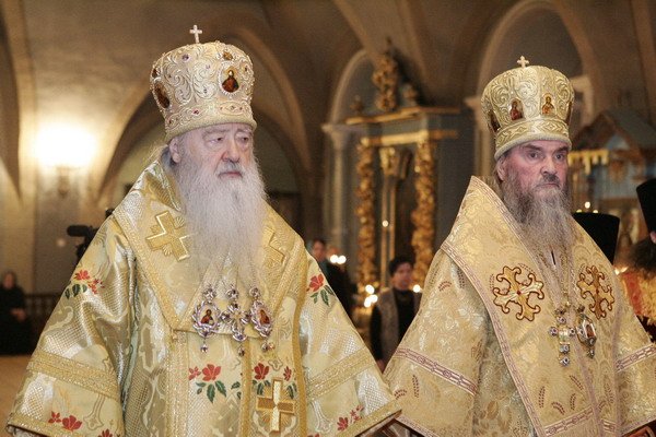 Архиепископ Можайский Григорий (Чирков) справа
