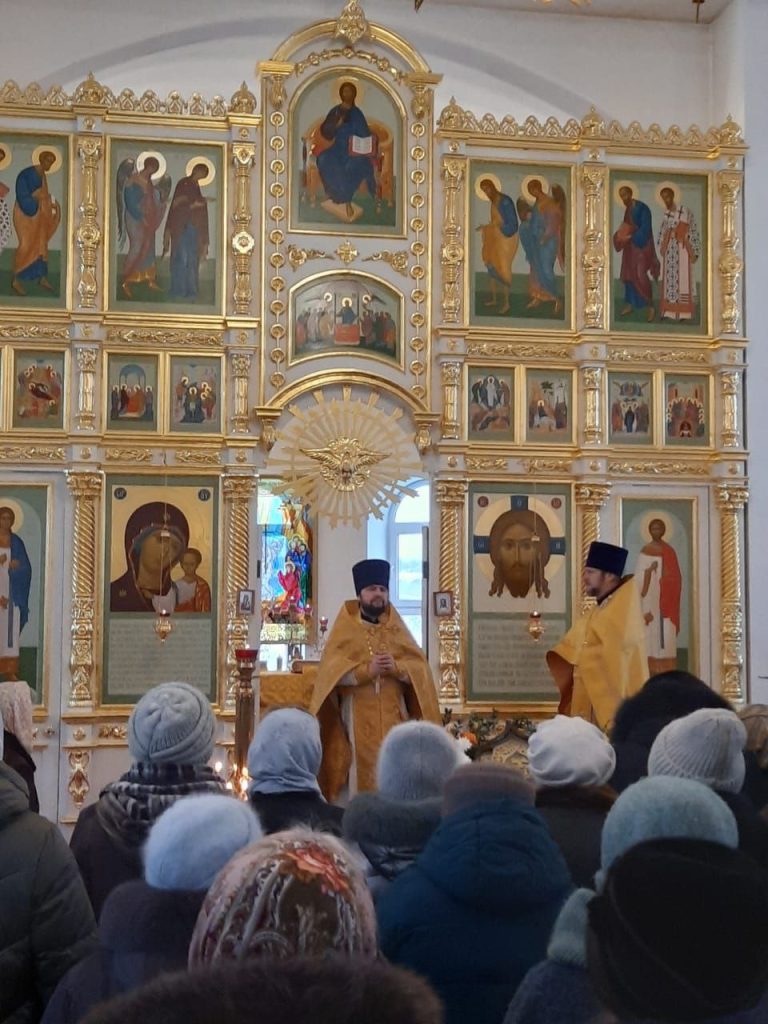 Внук, сын 2-ой дочери Ольги, протоиерей Андрей Безручко. Никольский храм