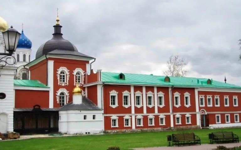 Фото 4. Успенский храм монастыря.