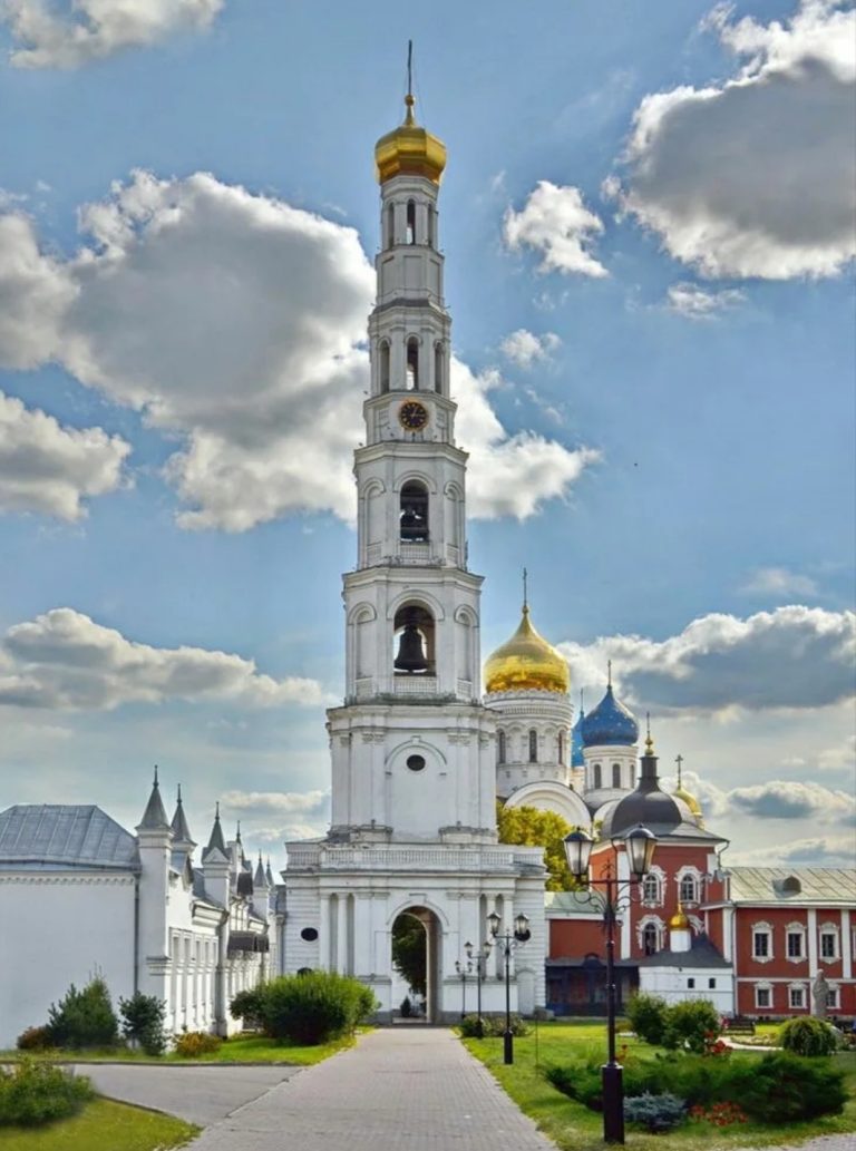 Фото 5. Колокольня монастыря.