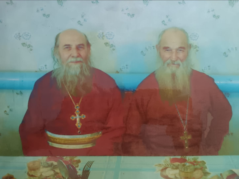 Два родных брата – слева отец Михаил, справа Иоанн Чурашовы