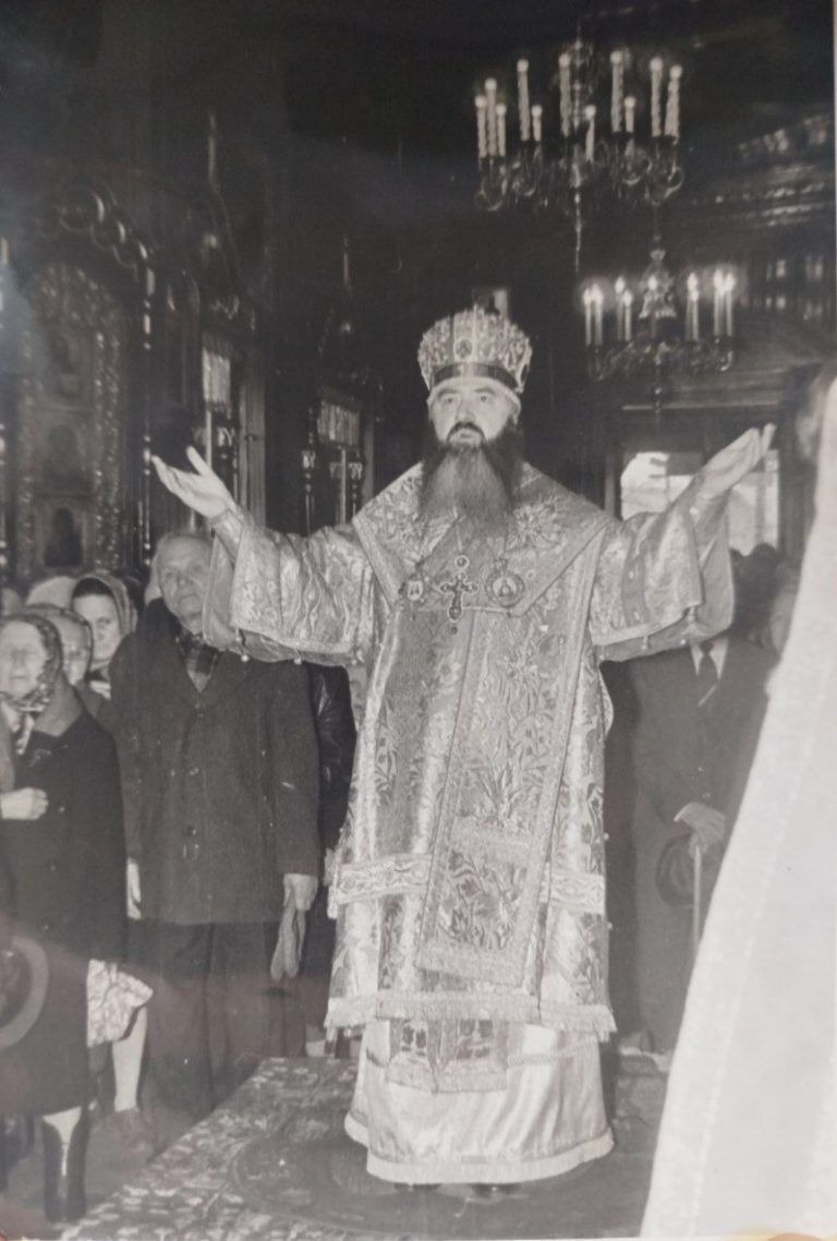 Митрополит Ювеналий (Поярков) в Тихвинском храме г. Ступино. 1977-78 гг.