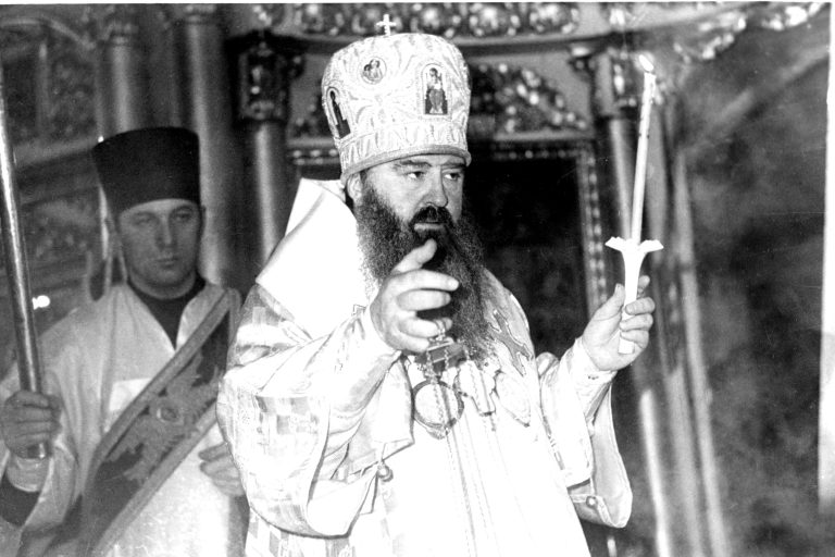 Митрополит Ленинградский и Новгородский Никодим (Ротов; 1929-1978) и протодиакон Сергий Стригунов (1937-1997).  Фото 1970-х годов из архива Д. Щербины.