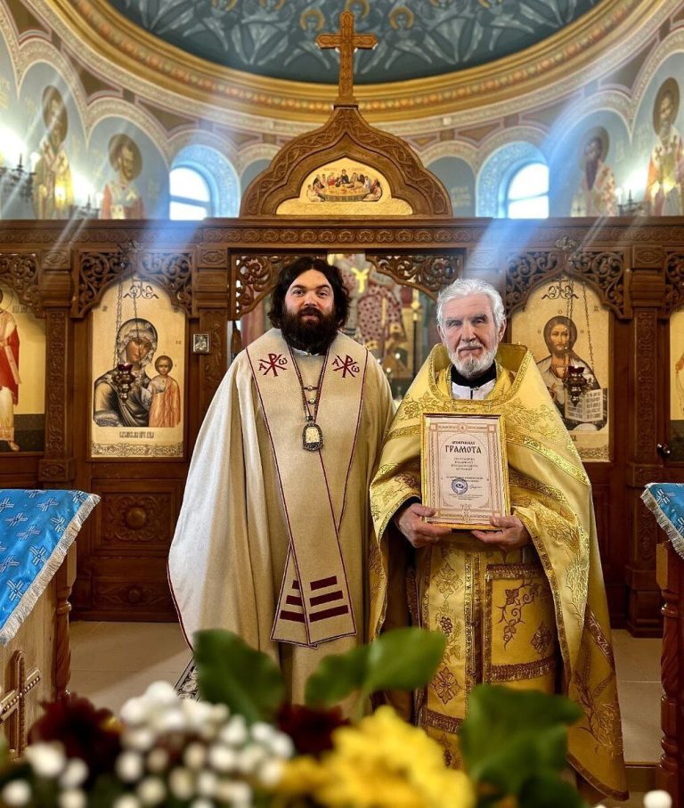 Иларион, епископ Феодосийский и Керченский и прот. Владимир Мельник