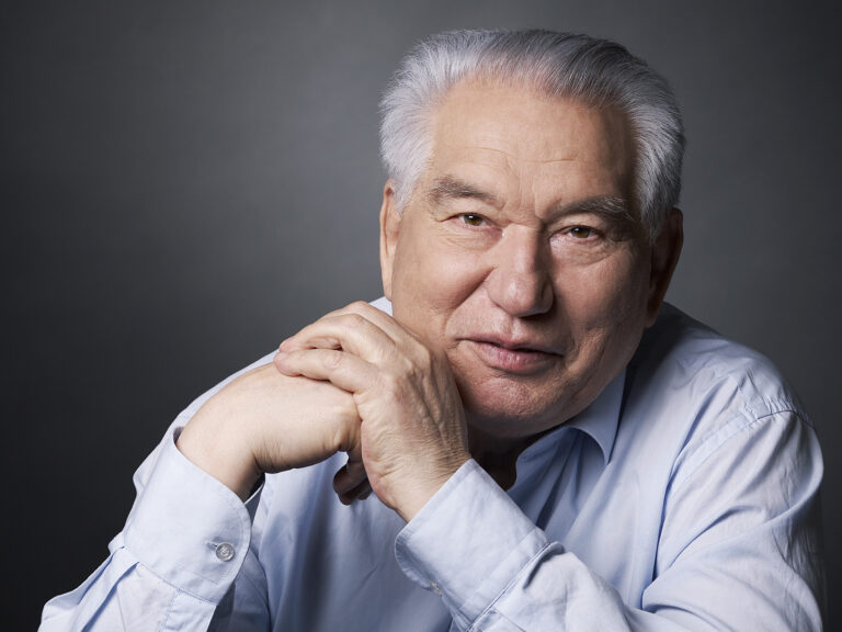 Писатель Чингиз Айтматов