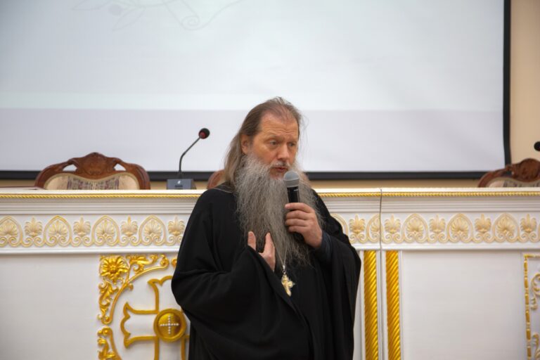 Протоиерей Артемий Владимиров