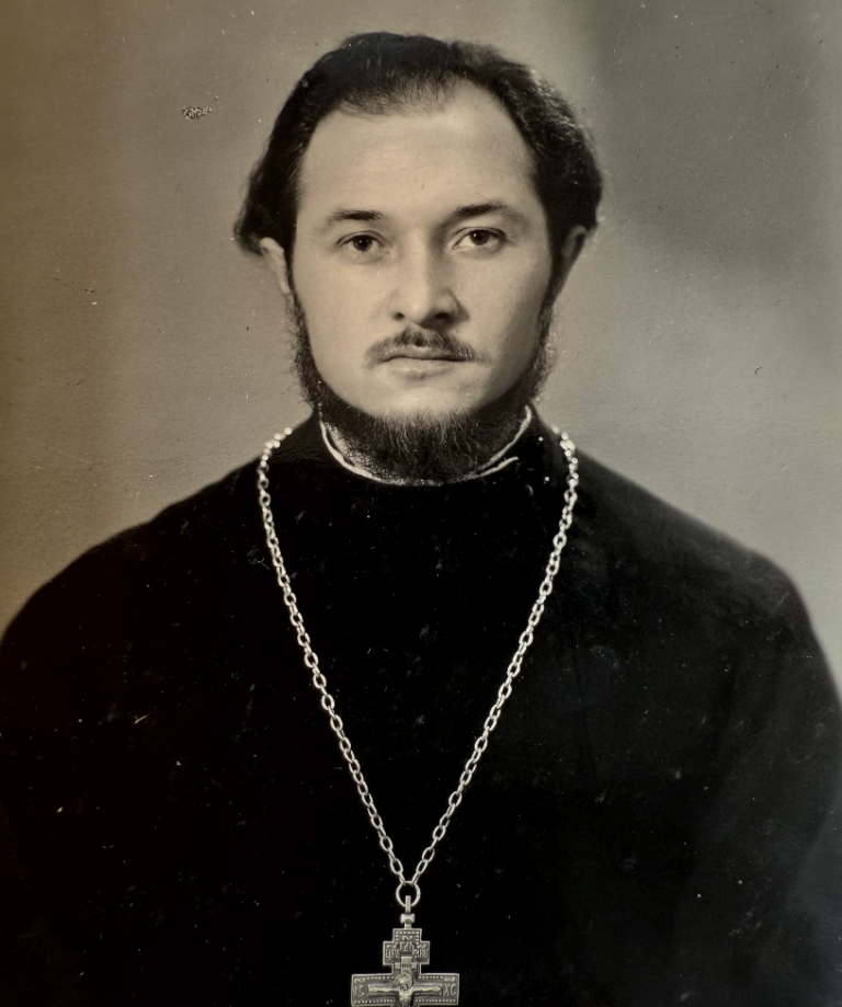 Священник Михаил Рязанов