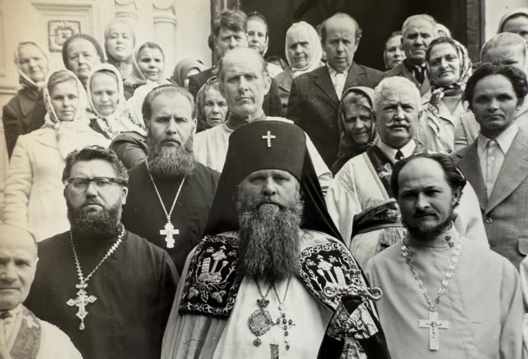 Из личного архива Рязановой З.М. Справа священник Михаил Рязанов
